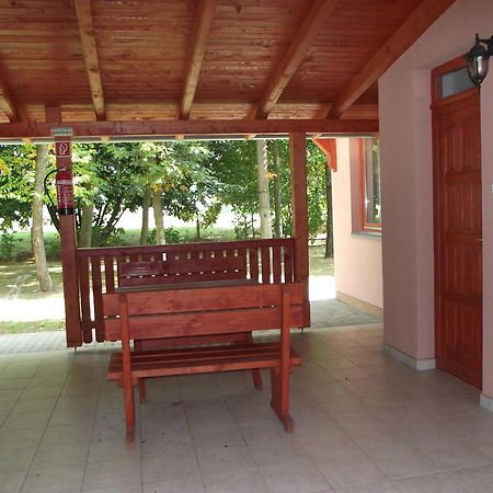 Sarkany Apartman, Sarkany Wellness Es Gyogyfuerdo Нірбатор Екстер'єр фото