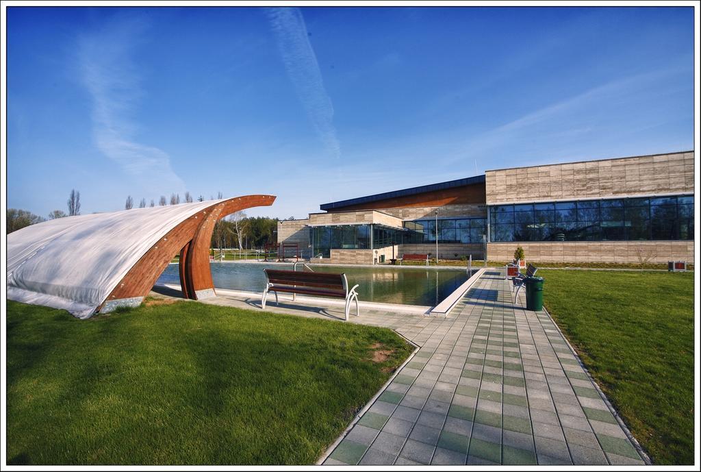 Sarkany Apartman, Sarkany Wellness Es Gyogyfuerdo Нірбатор Екстер'єр фото
