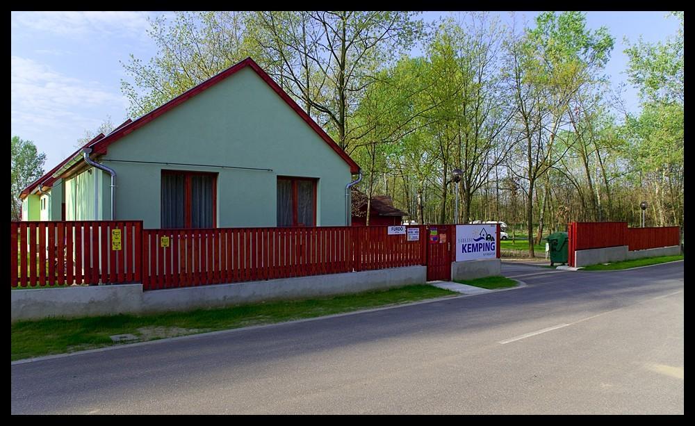 Sarkany Apartman, Sarkany Wellness Es Gyogyfuerdo Нірбатор Екстер'єр фото