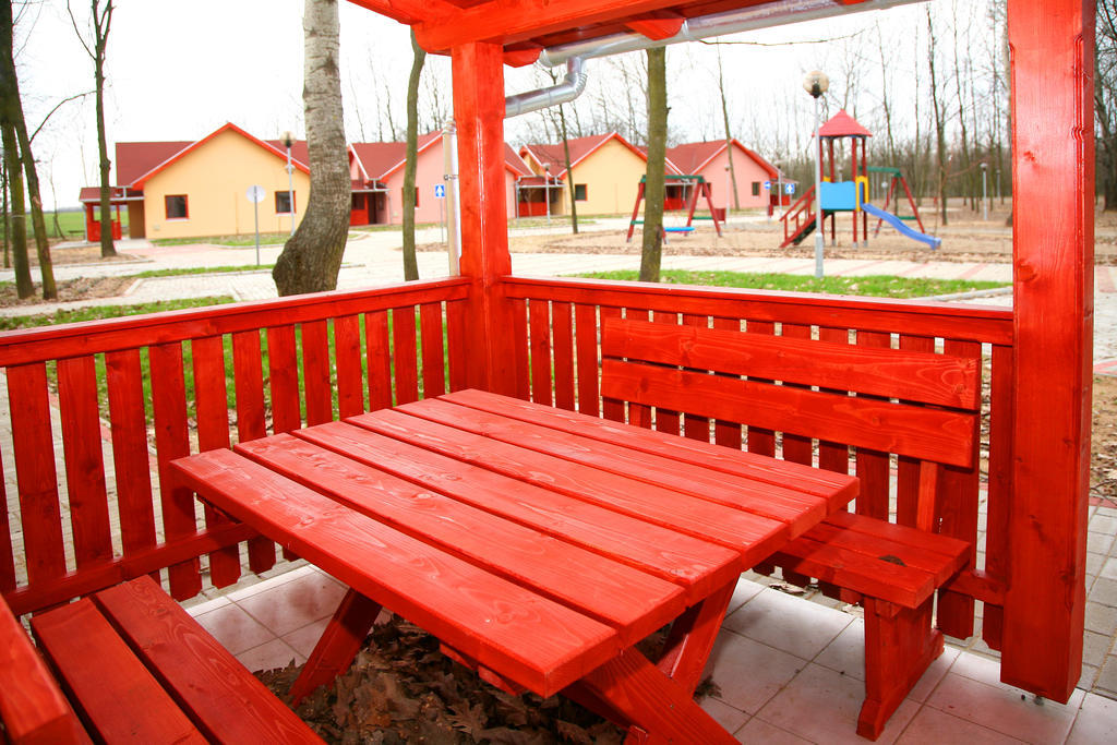 Sarkany Apartman, Sarkany Wellness Es Gyogyfuerdo Нірбатор Номер фото
